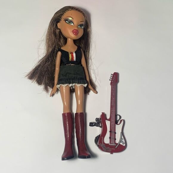 Bratz Yasmin Rock Angelz with guitar - Picture 5 of 9